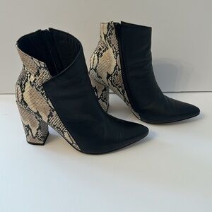 Stivali size 40/US9-1/2 black & Snakeskin ankle
Boot